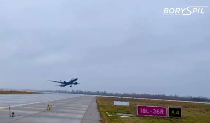Из "Борисполя" вылетел пассажирский самолет: может ли заработать аэропорт